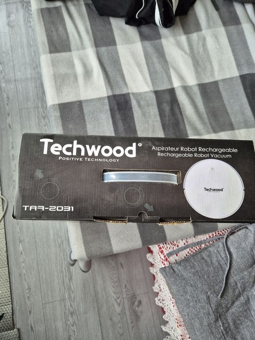 Робот - бяла цвят