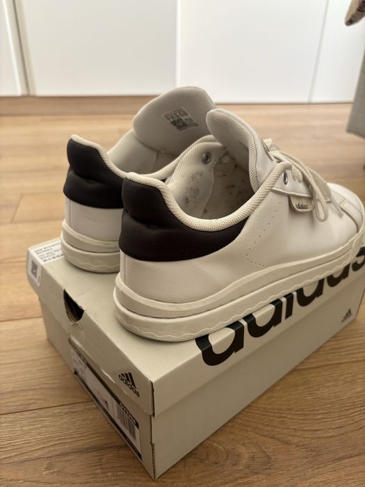 Продавам кецове Adidas