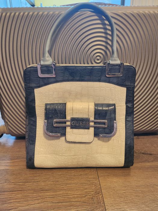 Дамска чанта Guess