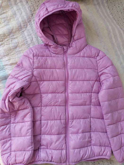 Куртка для девочки фирмы benetton в отличном состоянии (как новая)