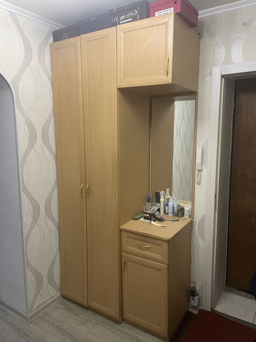 Продам вместительную прихожую.