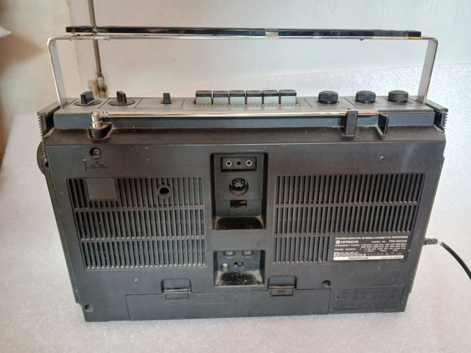 Радиокасетофон Hitachi TRK 8000E.