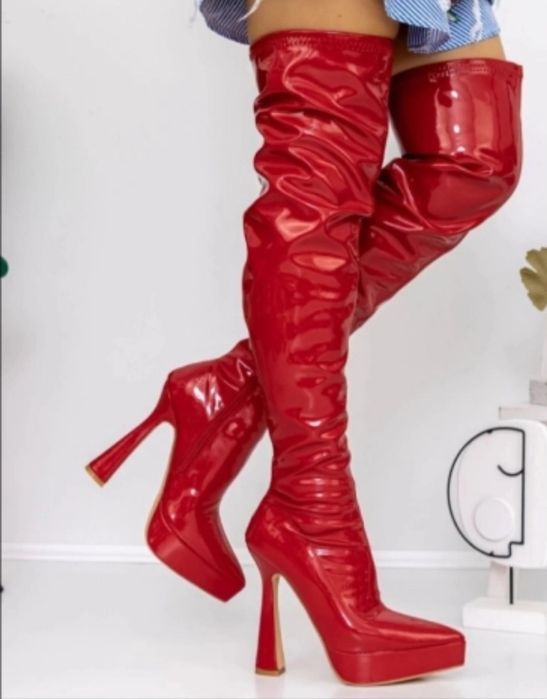 Стилни дамски ботуши на платформа