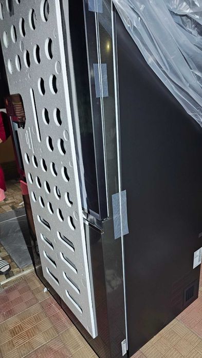 Firigider si congelator LG GSXV91MCAE, No Frost 635 l nou desigilat