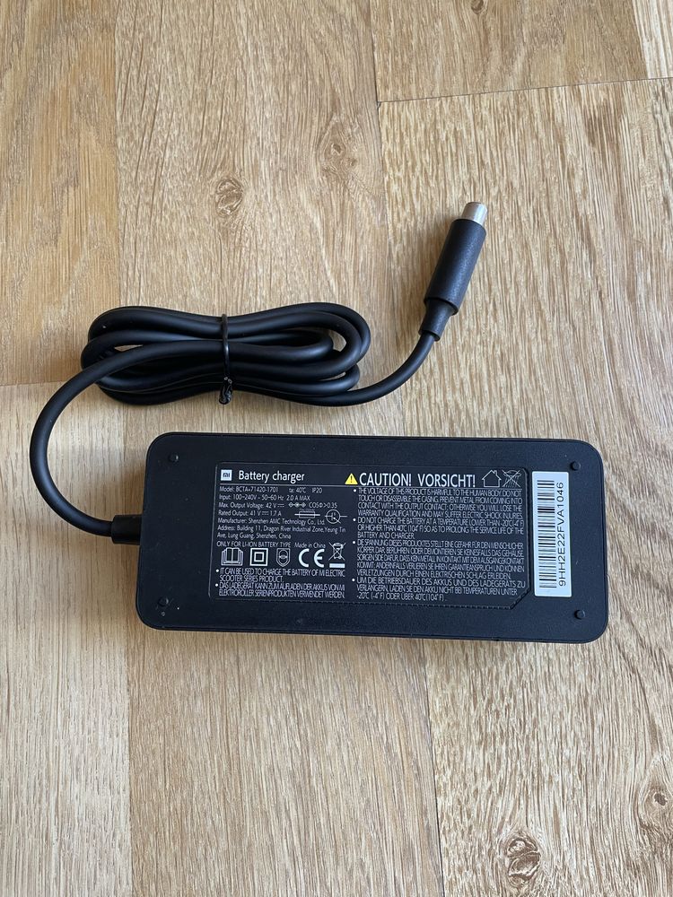 Оригинално зарядно а за тротинетка Xiaomi 42v 1.7a