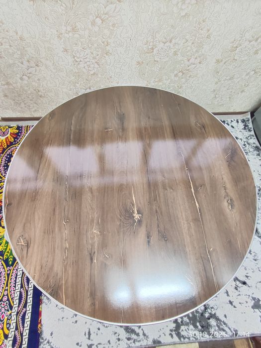 Круглый стол  с диаметром 1,5м