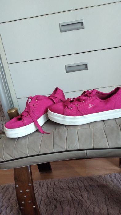 Tenesi cu talpa inalta