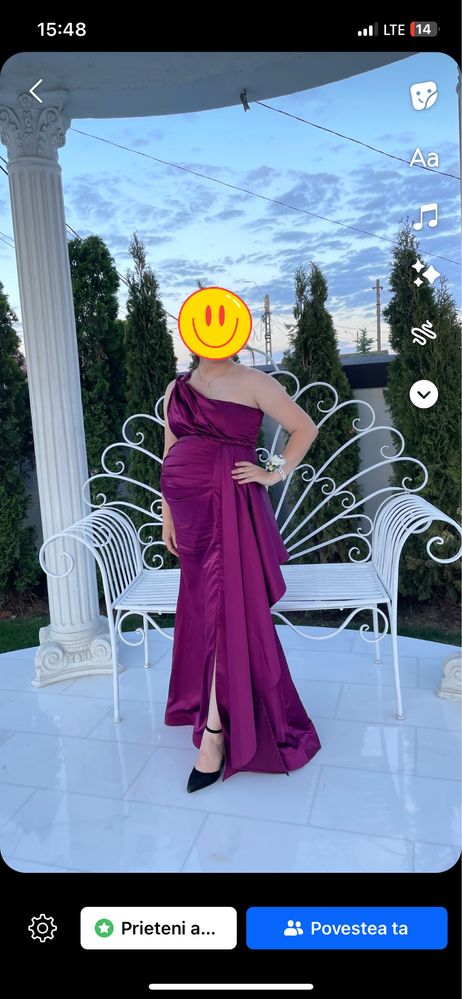 Vand rochie eleganta de nunta, potrivita pentru o viitoare mamica