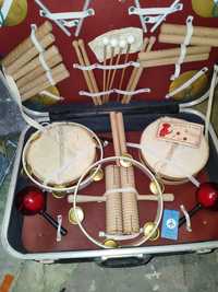 Два куфара с детски музикални инструменти