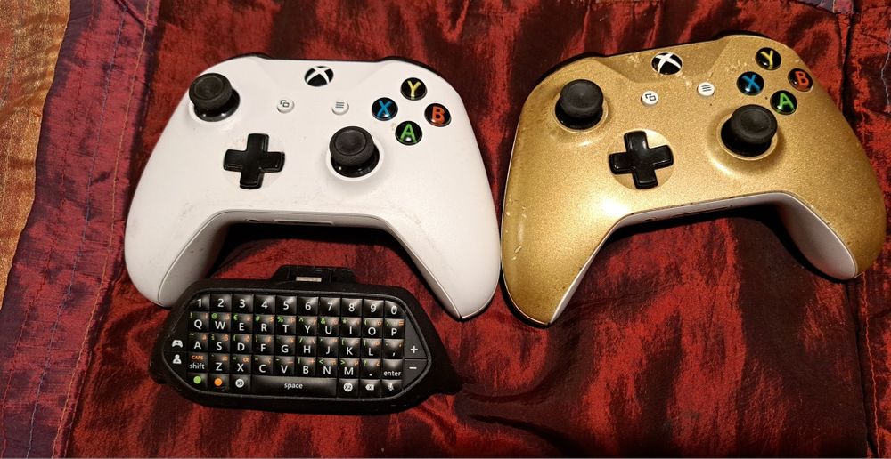 Xbox ONE S 1 TB cu 2 controllere si 2 CD