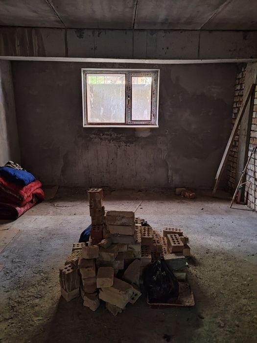 Продается квартира в центре 2/0/6 Чилонзар 23,цоколь 61 КВ м срочно