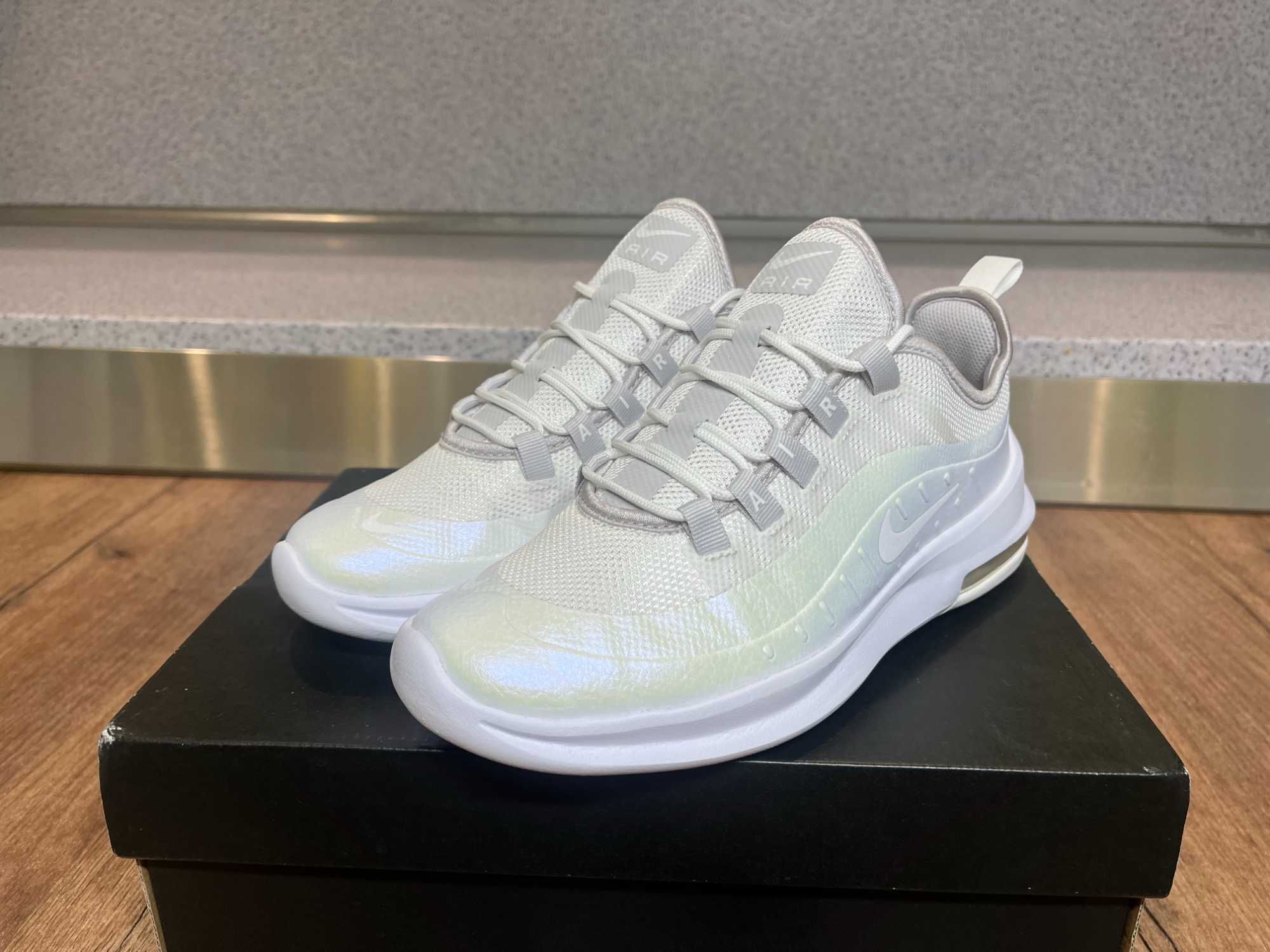 ОРИГИНАЛНИ *** Nike Air Max Axis / White Light Green iridescent colors