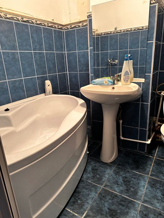 Ofer spre închiriere apartament cu 2 camere