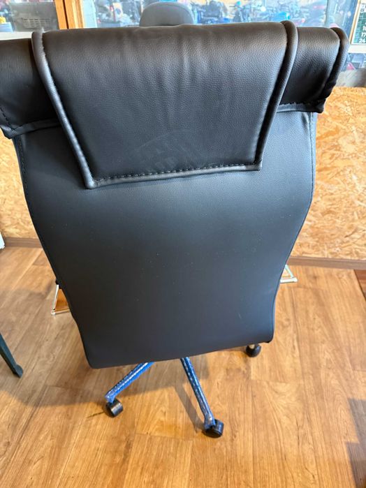 офис стол НОВ изпращам с куриер