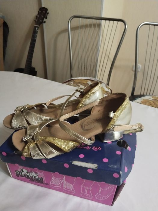 Продам бальные туфли в хорошем