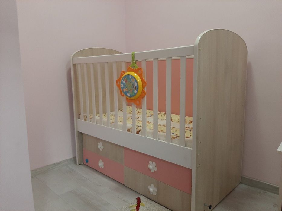 Детско креватче розово