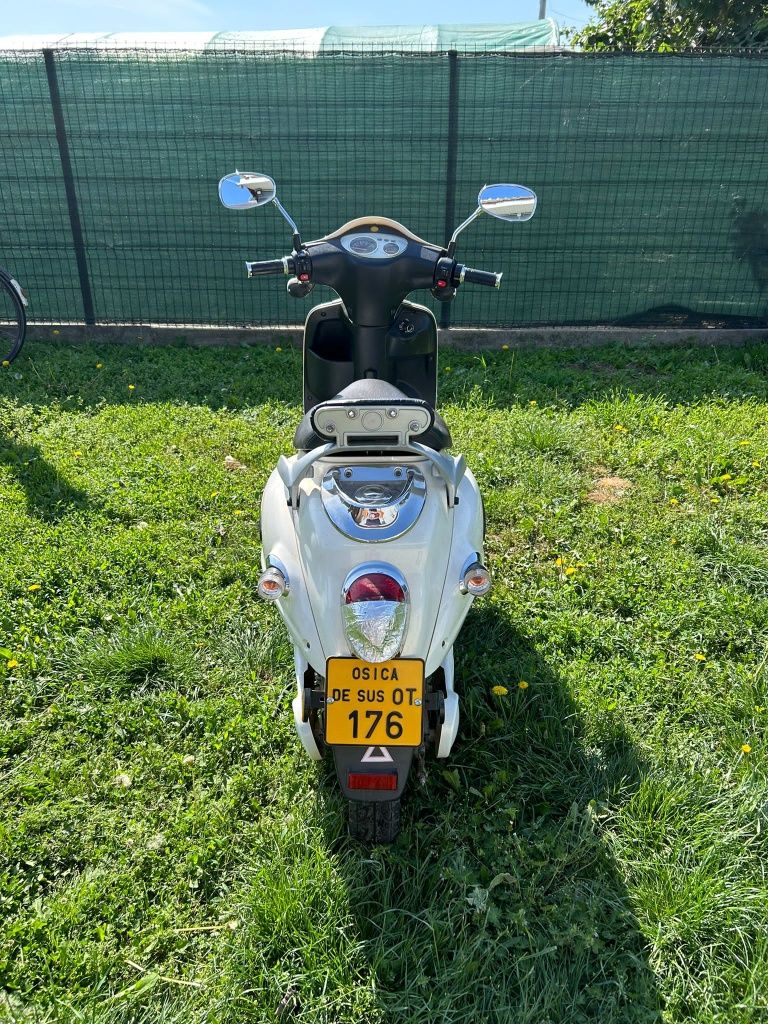 Scuter electric vespa 285 km