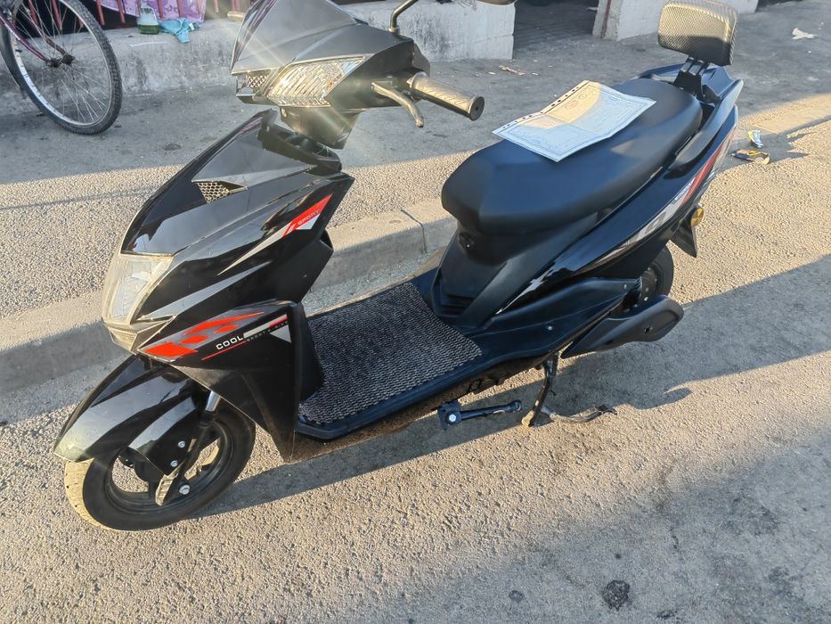 scuter electric cu carte