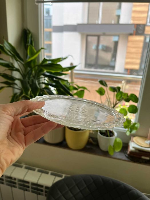 Стари кристални и стъклени чаши, чинии, гарафи