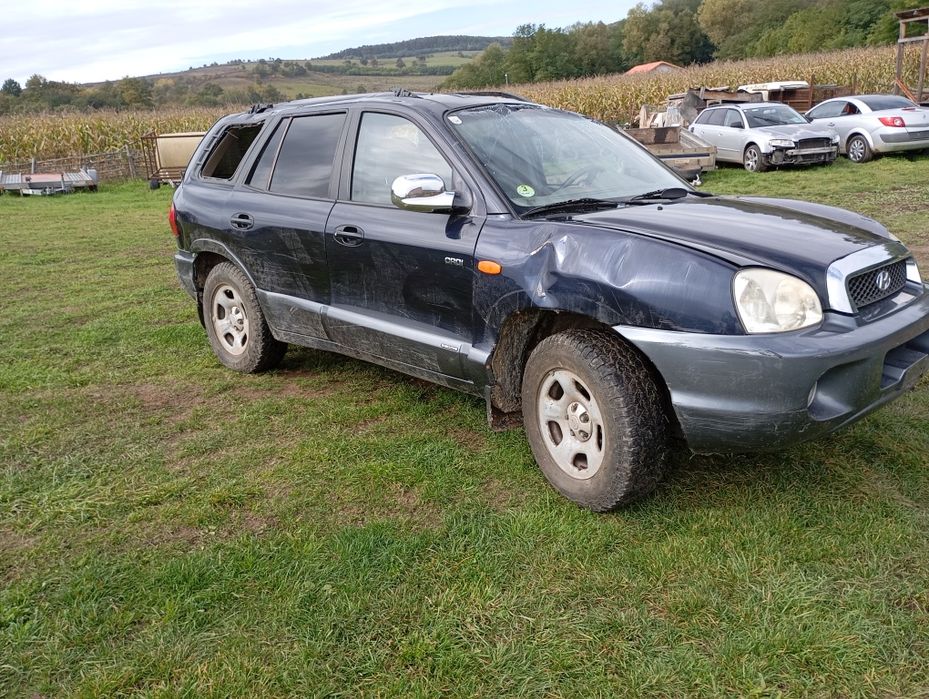 Vând Hyundai Santa Fe lovit