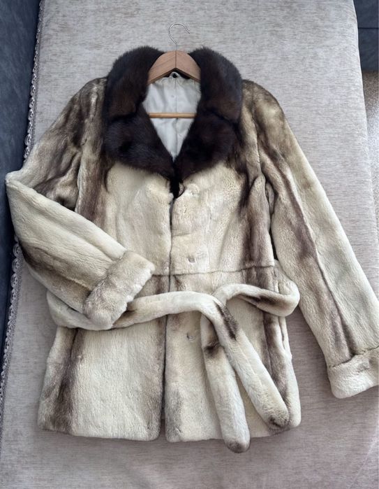 Продам шуба (мутон).Воротник норка. Цена 17тыс.