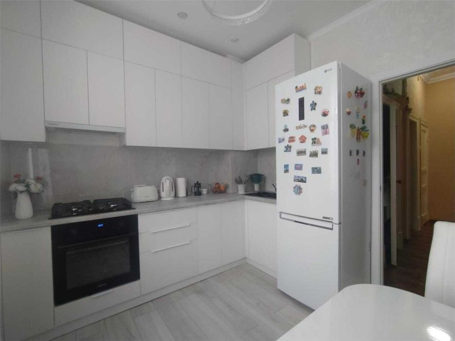 *Продается 2-х комн ,Старого Типа в Центре Города!