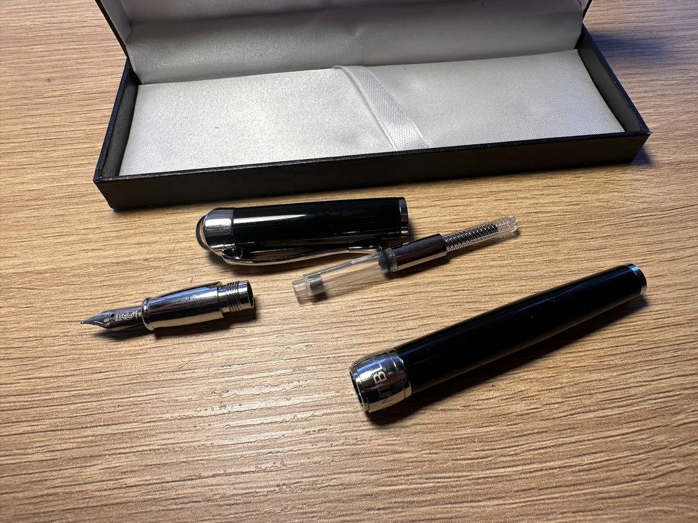 Stilou Mont Blanc negru, fountain pen, rezerva/cerneala