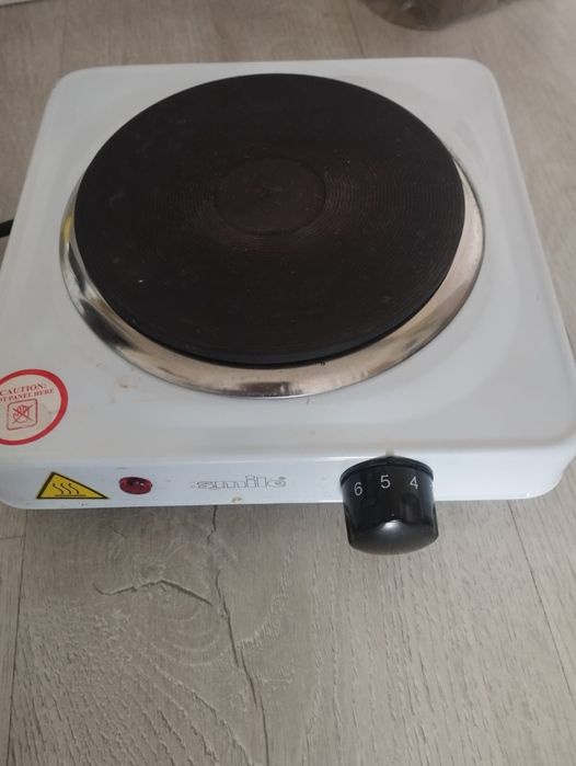 Электрическая плита. Почти новая.