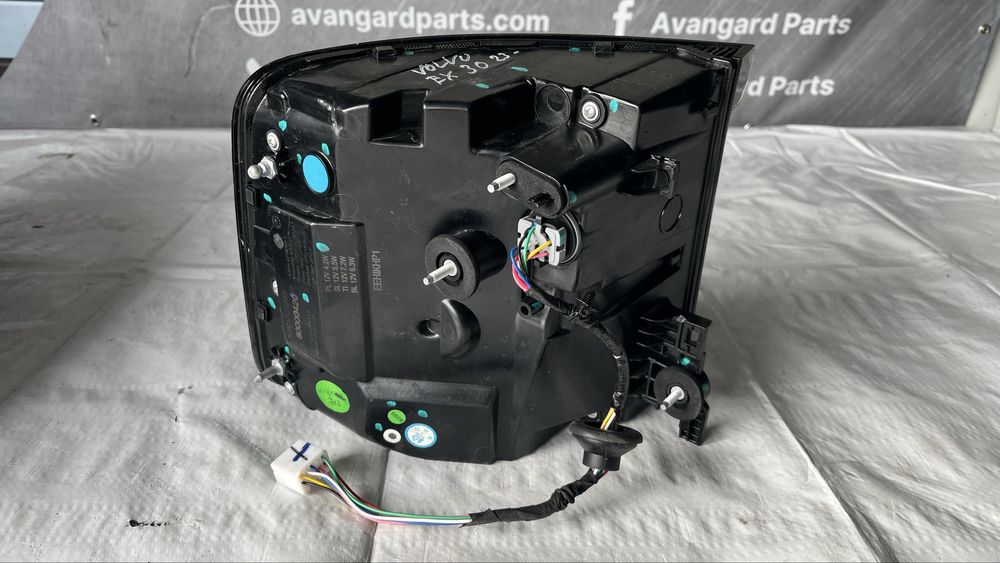 Ляв и десен стоп Volvo EX30 2023-