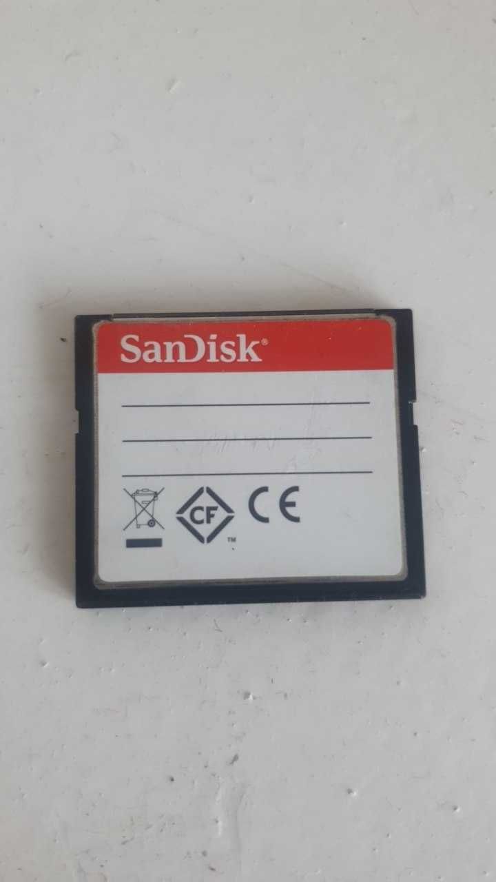 SanDisk Compact flesh karta