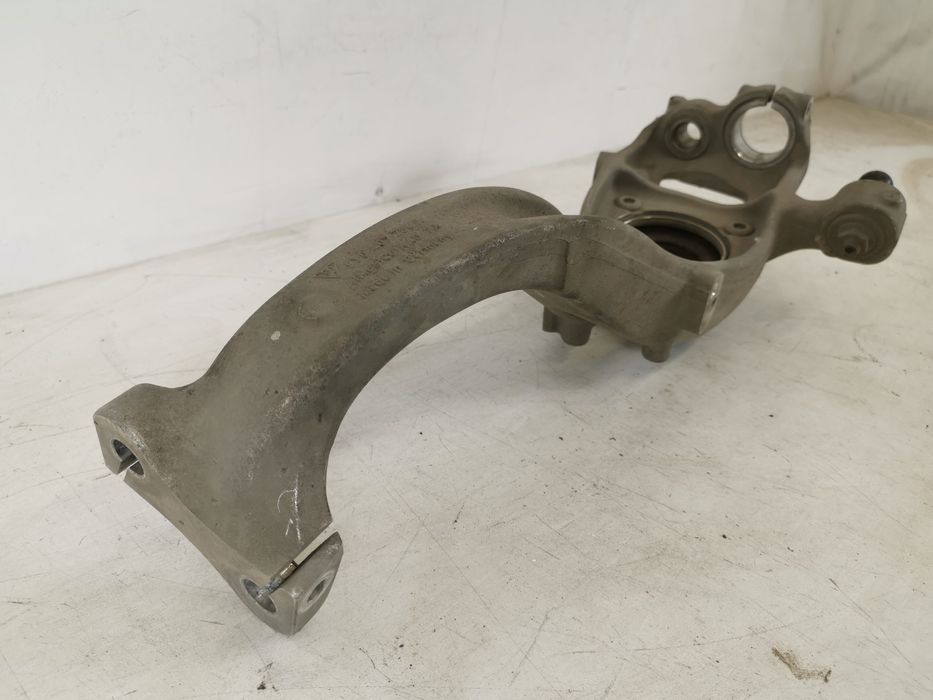 Порше Каен / Porsche Cayenne Оригинален десен носач на суспенсията в д