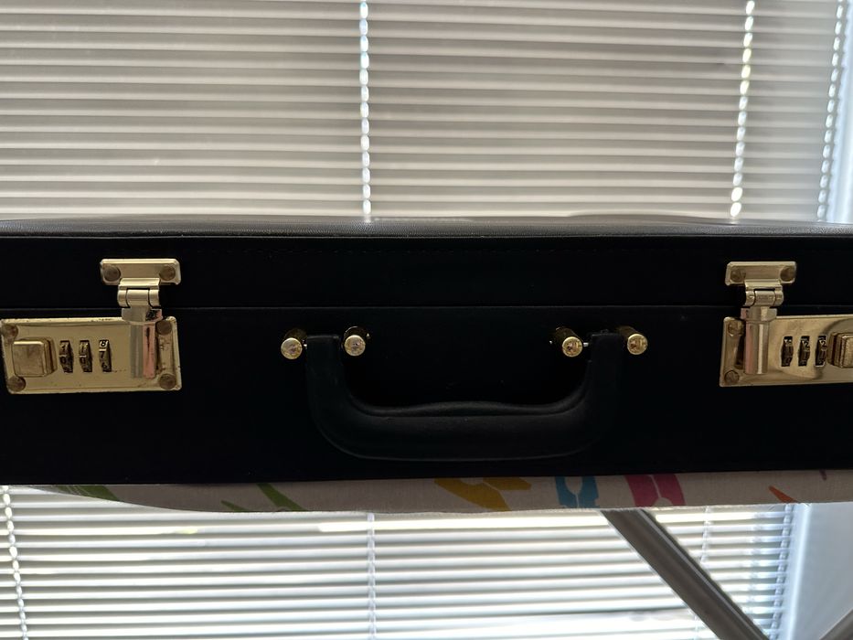 Комплект прибори за хранене за 12 човека