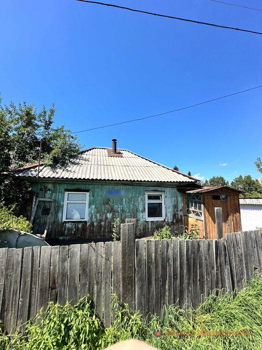 B продаже деревянный дом 49 кв.м. по пер. Речному в г. Риддер.