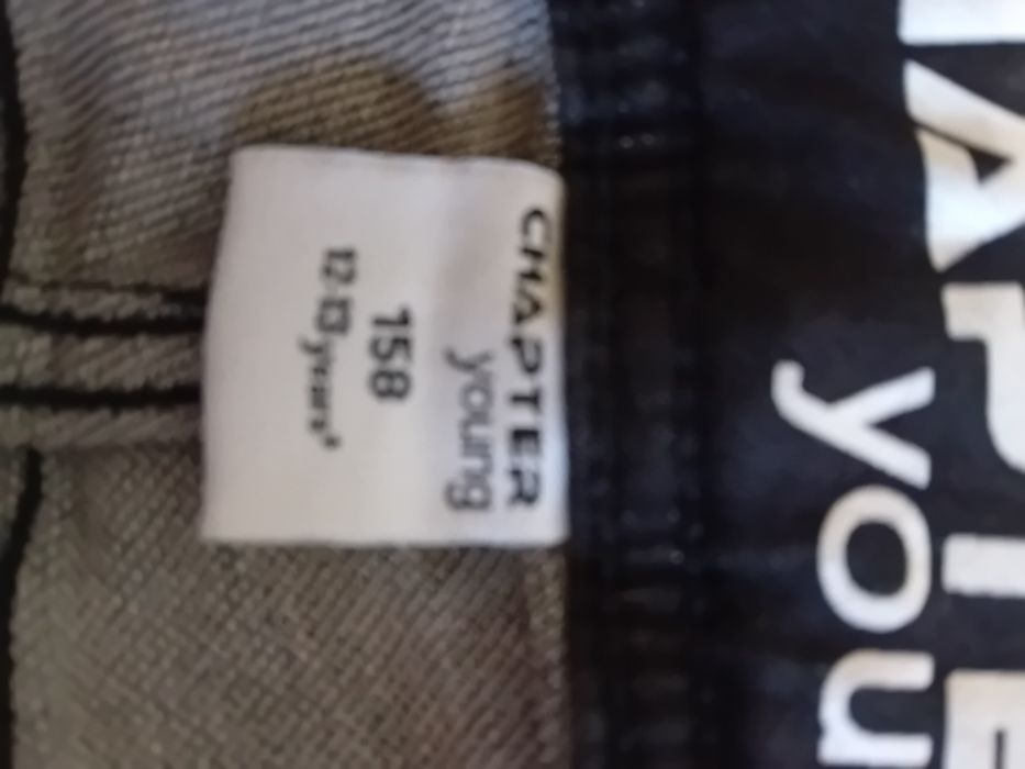 Vând blugi pentru băiat