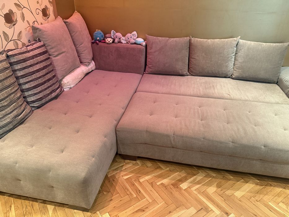 Диван в отлично състояние , който става и за спане