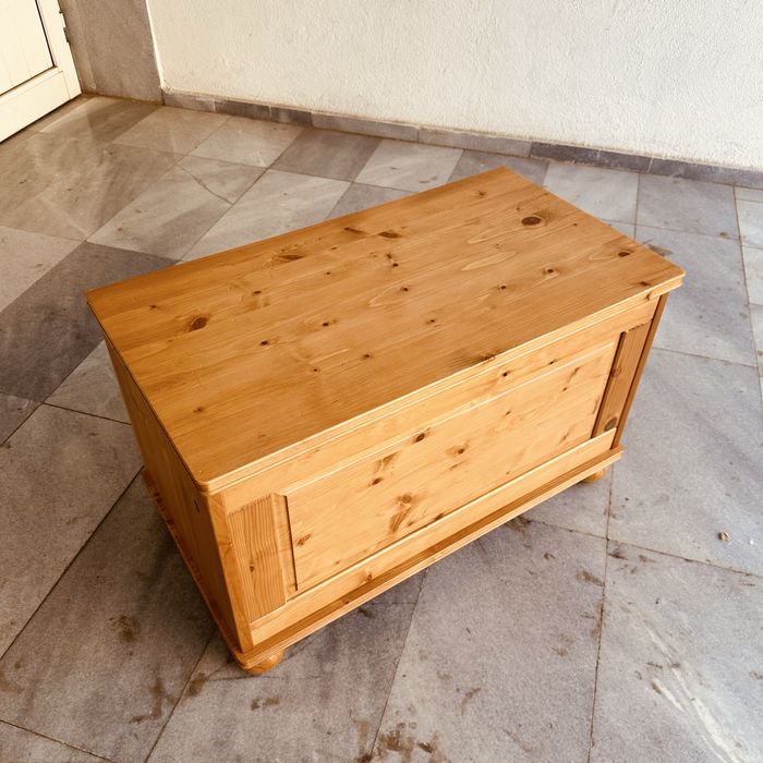 Дървен ретро сандък/ракла от масив