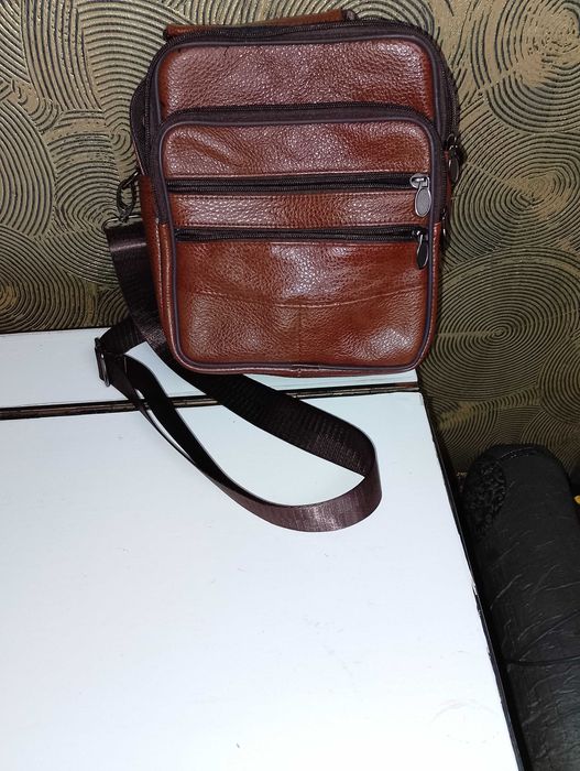 Мъжка  бизнесчанта на АРТ93 , чанта с шифър  и чанта за лаптоп