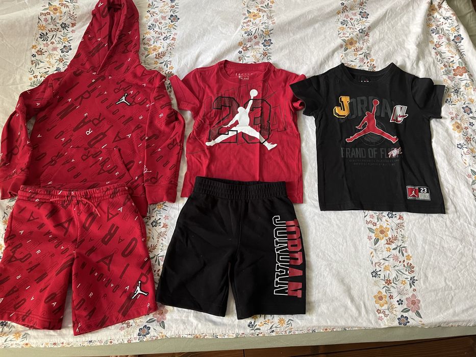 Сет Nike Jordan, 2 тениски, къси панталонки, и панталонки с худи
