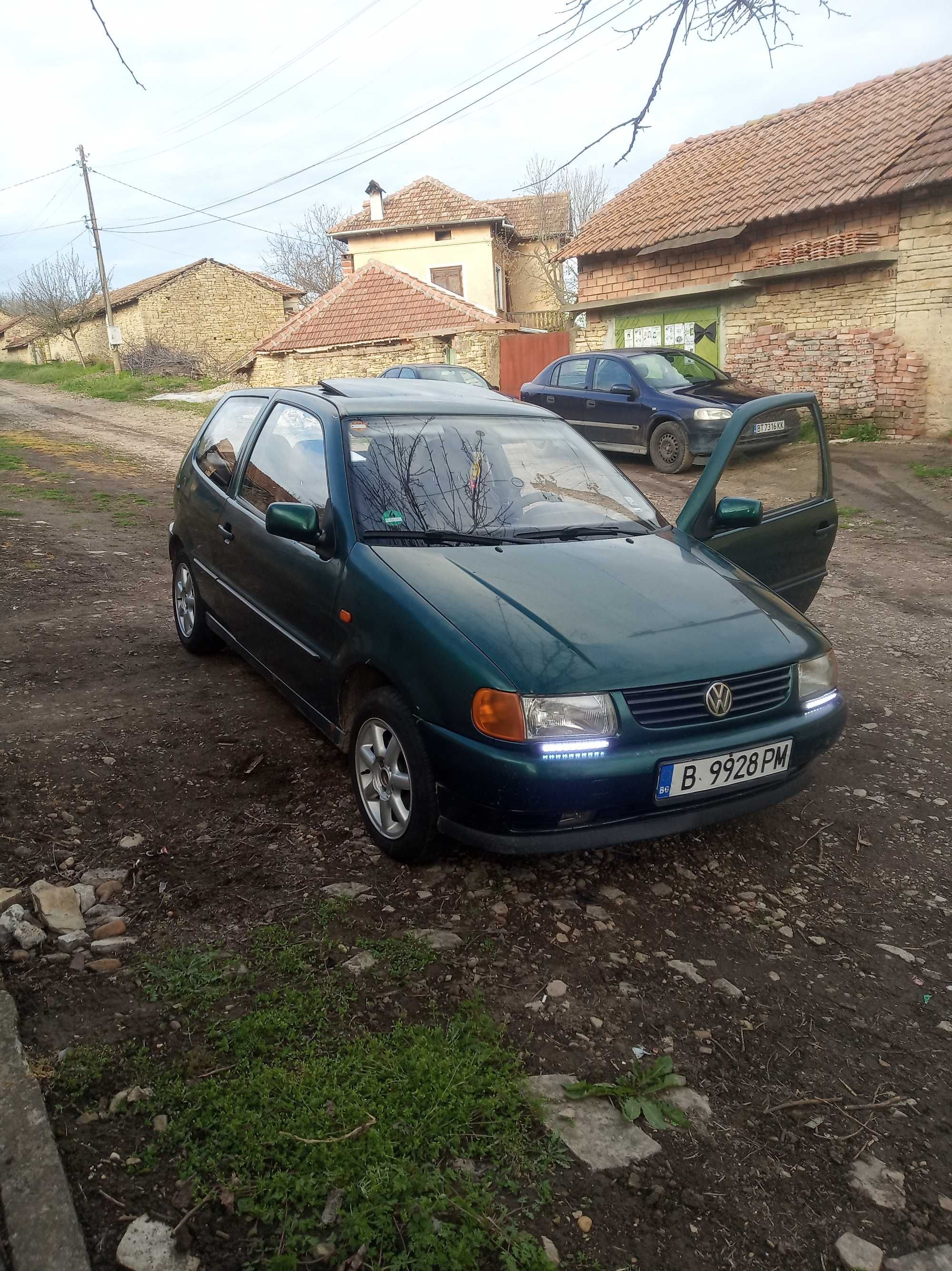 Продавам vw polo бензин газ