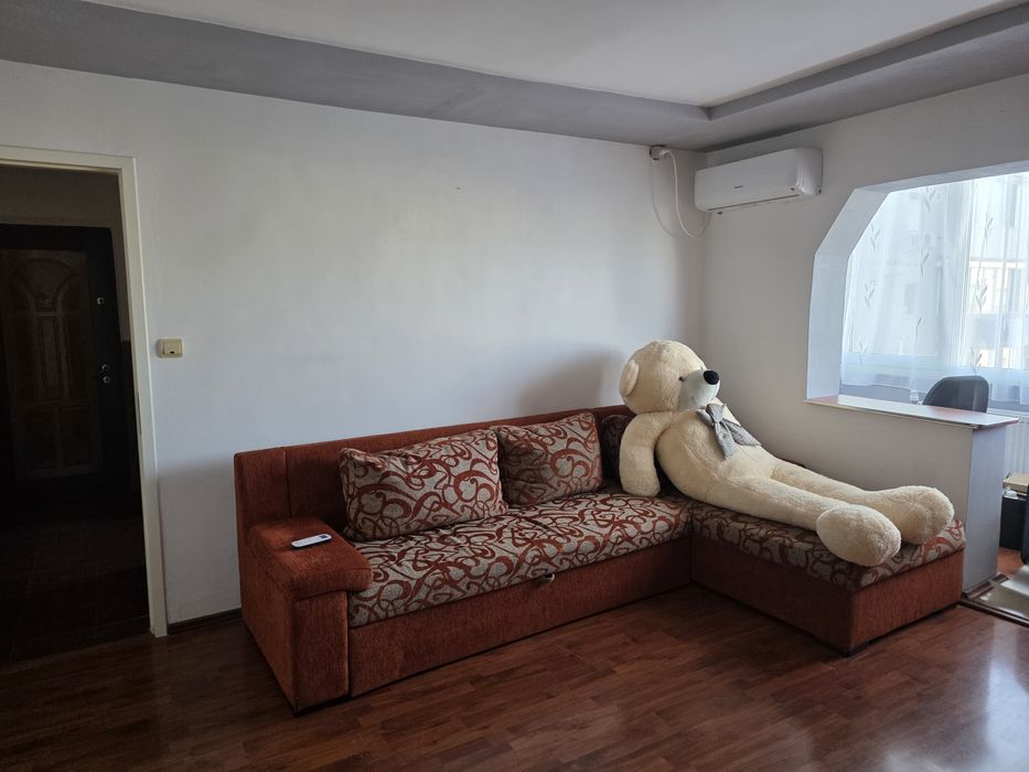 Închiriez apartament