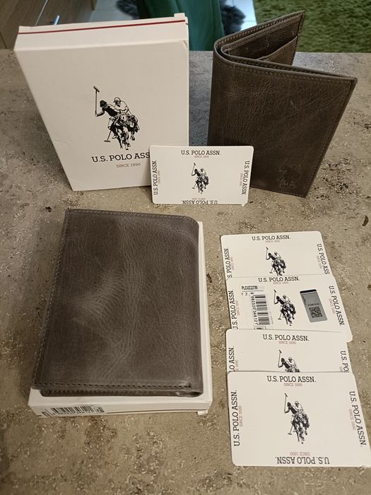 Vând portofele noi  originale Polo !