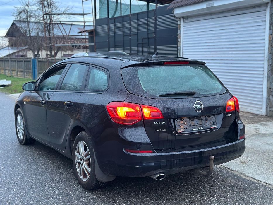 Opel Astra J 2012 1.4 Benzină Turbo / Ușor Avariat / Dezmembrări