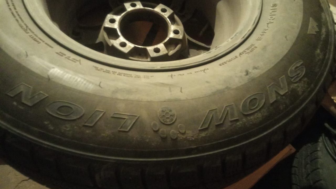 Резина 235/75R15 на литых дисках 6*139,7