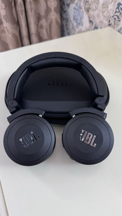 Без проводной наушник JBL