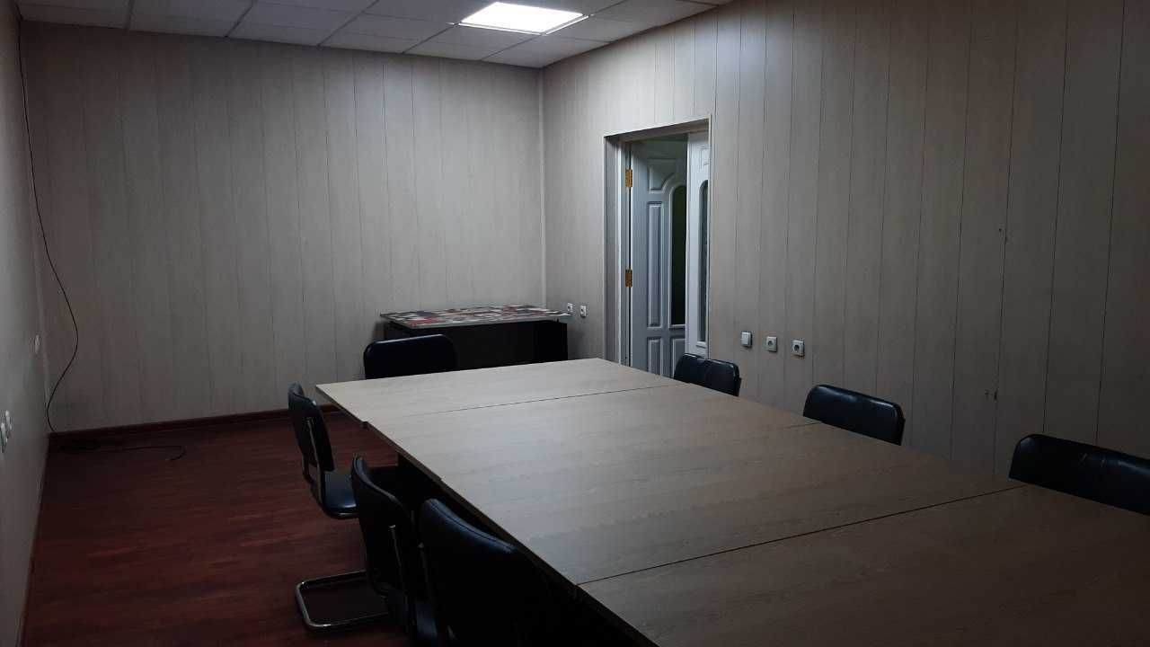 Офис 155 м² в аренду у метро — топ-локация, 220 000 сум/м²!