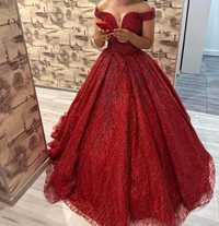 Разкошна червена рокля