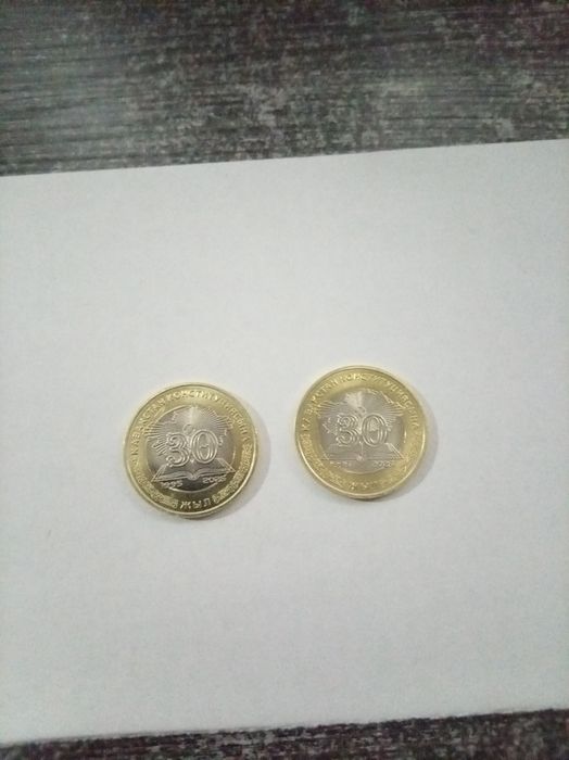 Продам 2 монеты 30лет конституции РК