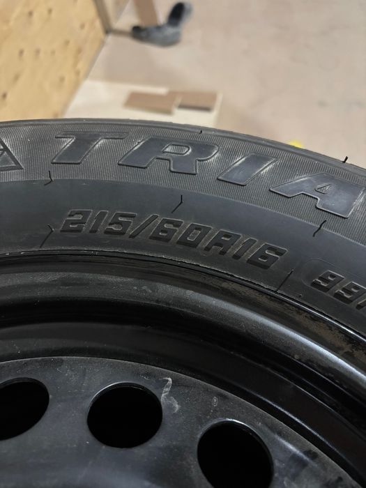 Зимние шины 215/60R/16