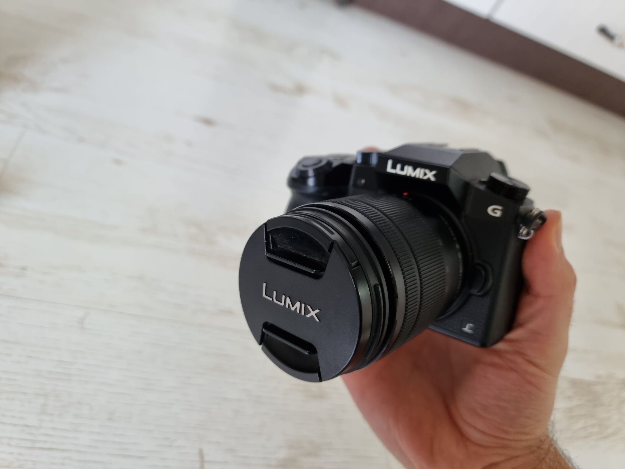 Panasonix Lumix G7, комплект с Обектив 12-60мм, батерии и чанта