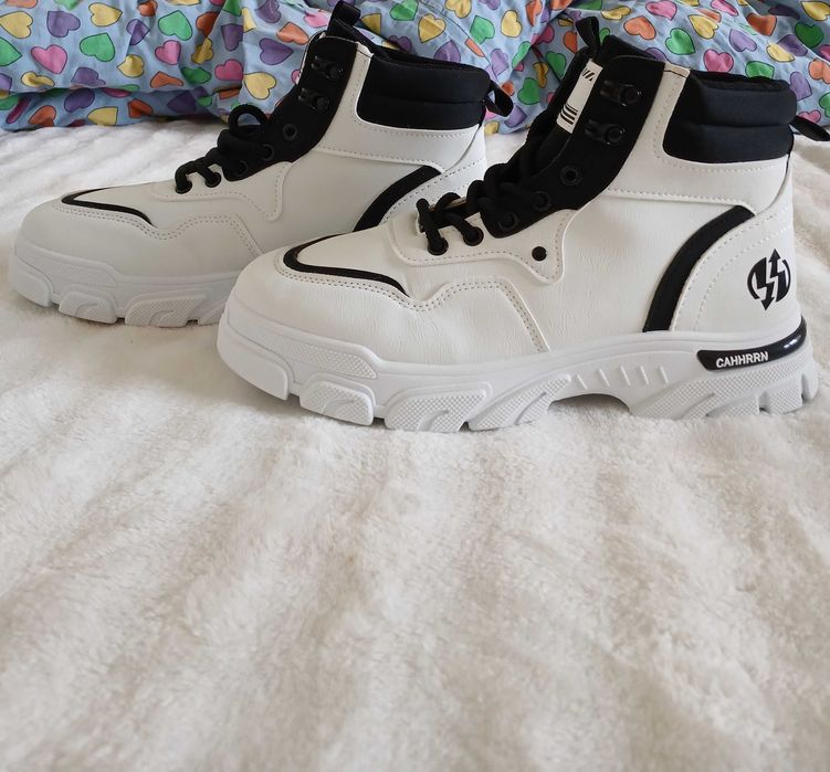 Нови мъжки обувки